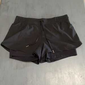 Carrie Underwood workout short with tights.Black size medium.Excellent condition
